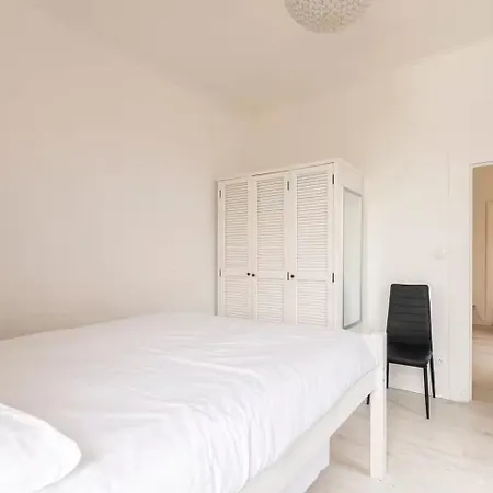 4 Personnes - Cite De La Gastronomie *